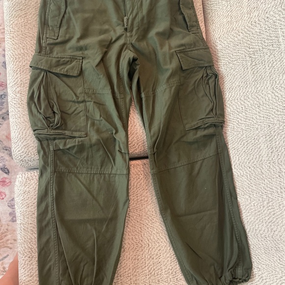 Aritzia Pants - Aritzia tna Olive Cargo Pants